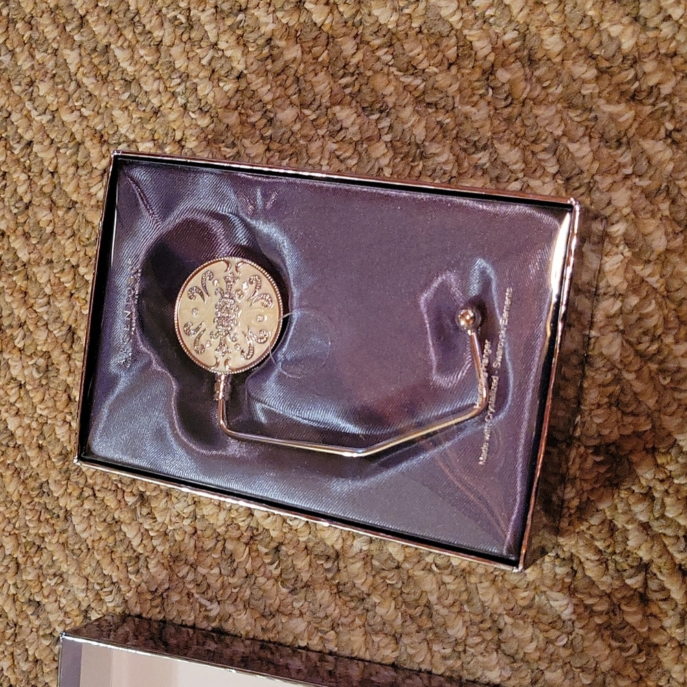 Handbag hanger